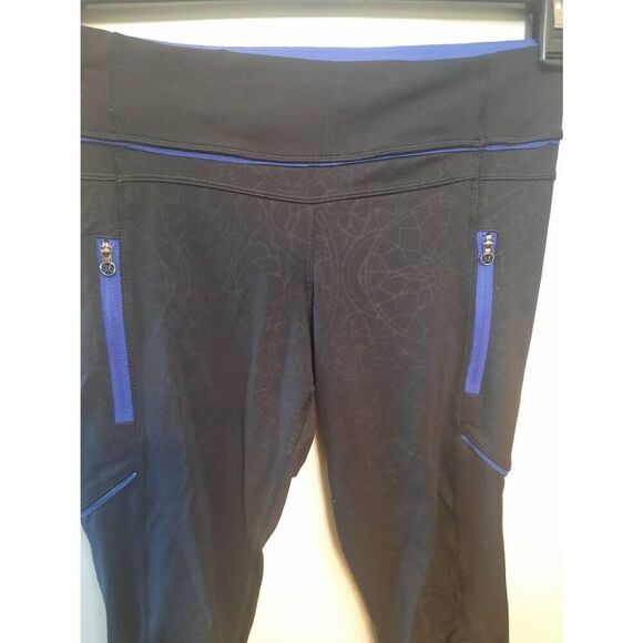 Lululemon Passion Crop II Prisma Embossed Black / Black Size 6 - Picture 2 of 5